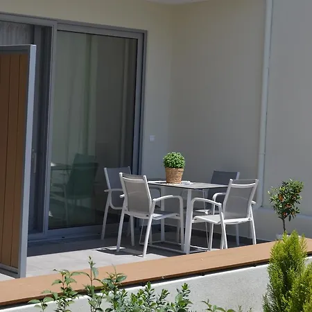 Mougre Aparthotel 3*