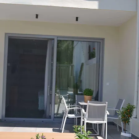 Mougre Апарт-отель Полихроно