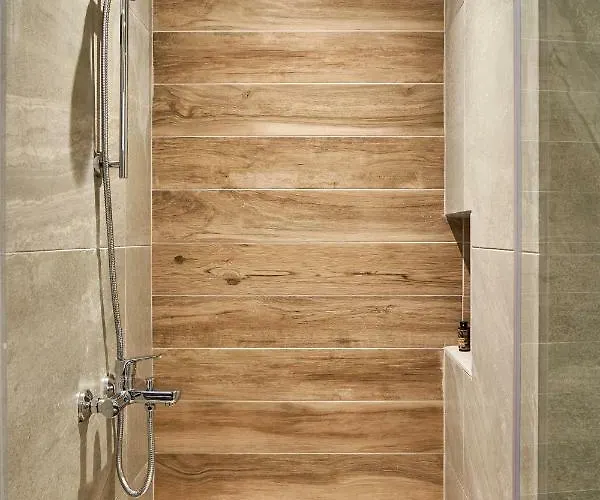 Mougre Lägenhetshotell 3*