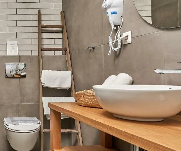 Mougre Lägenhetshotell 3*