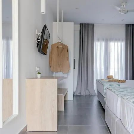 Aparthotel Mougre Polychrono