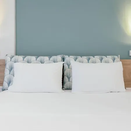 Mougre Aparthotel Polychrono