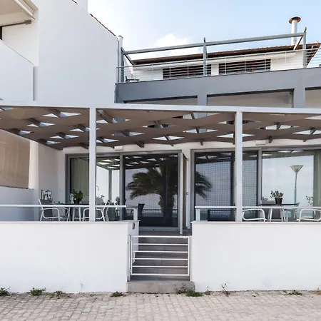 Mougre Aparthotel Polychrono