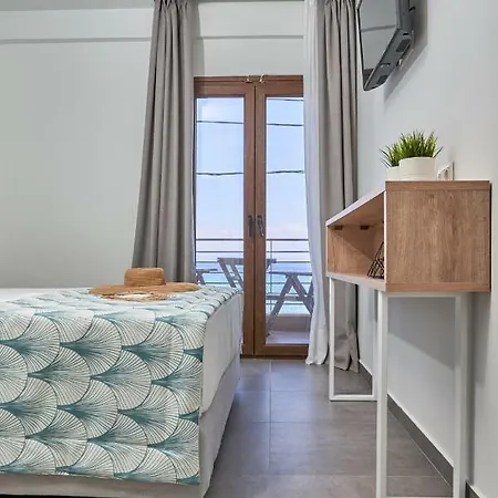 Mougre Aparthotel Polychrono